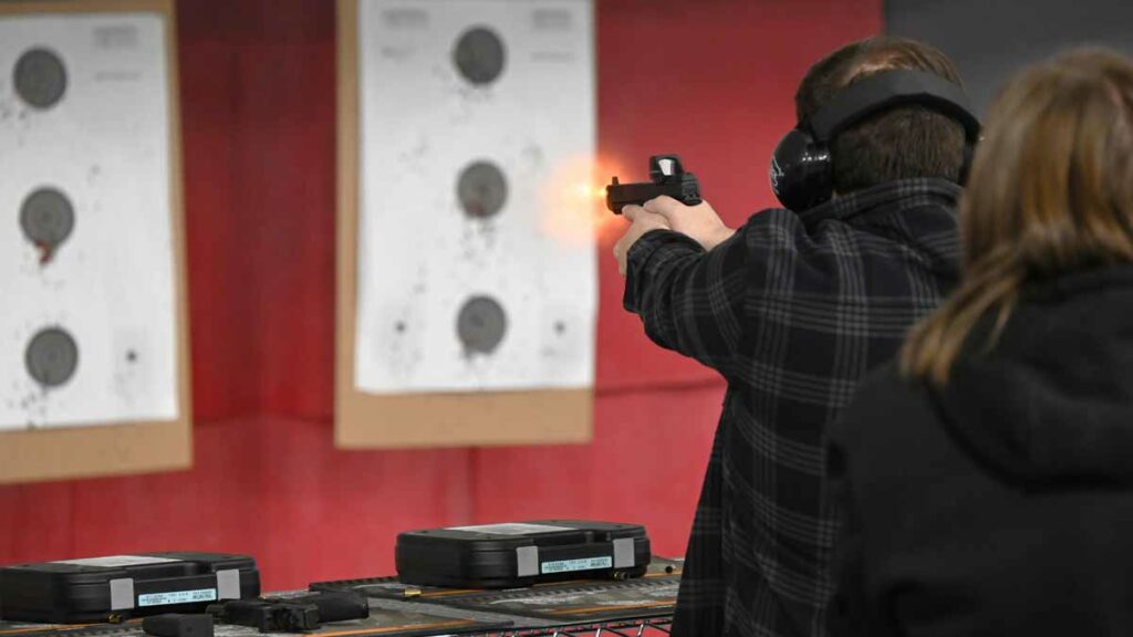 Le stand de tir de la Glock Sport Shooting Foundation (GSSF) a permis de tester trois des quatre nouvelles armes de la gamme Gen.6 de Glock: les modèles 17, 19 et 45. (Photo: L.Picard/L'Essor)