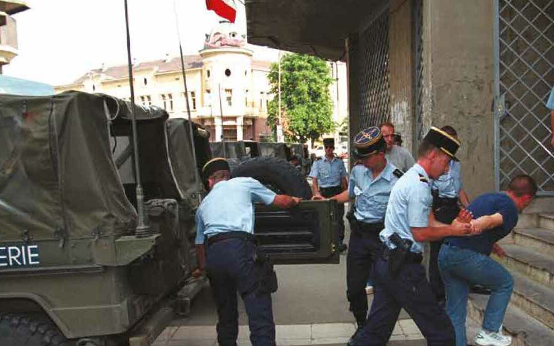 Kosovo 1999 : quand les gendarmes réinventaient un État