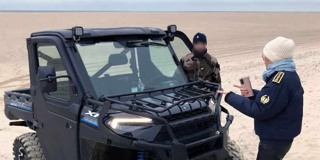 Depuis 2022, les gendarmes engagés dans la mission de lutte contre l'immigration clandestine sur la côte du Pas-de-Calais, disposent de buggy pour se déplacer plus rapidement sur les immenses plages de sable du secteur. (archives Photo: Prefet62-Twitter)