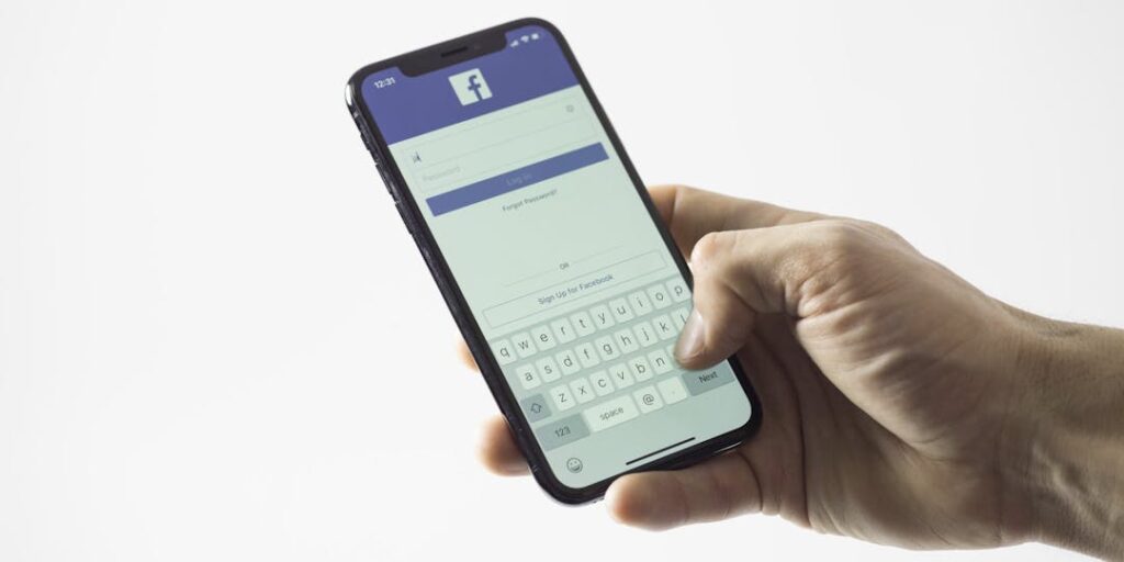 Un homme et une femme seront jugés pour avoir insulté les gendarmes sur Facebook.