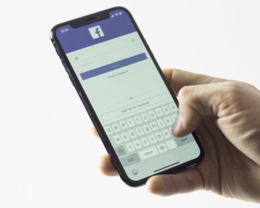 Un homme et une femme seront jugés pour avoir insulté les gendarmes sur Facebook.