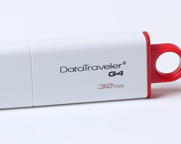 Le suspect avait enregistré sur clés USB "15 tomes très denses" de documents sur ses rapports sexuels avec des mineurs. (Photo d'illustration: Dmitry Makeev, CC BY-SA 4.0)