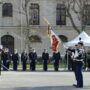 Les honneurs, rendus au drapeau de la Gendarmerie nationale, entouré de sa garde, lors de la cérémonie annuelle d'hommage aux héros de l'Arme, le 16 février 2026, au Quartier des Célestins, à Paris. (Photo: A.Naime / L'Essor)