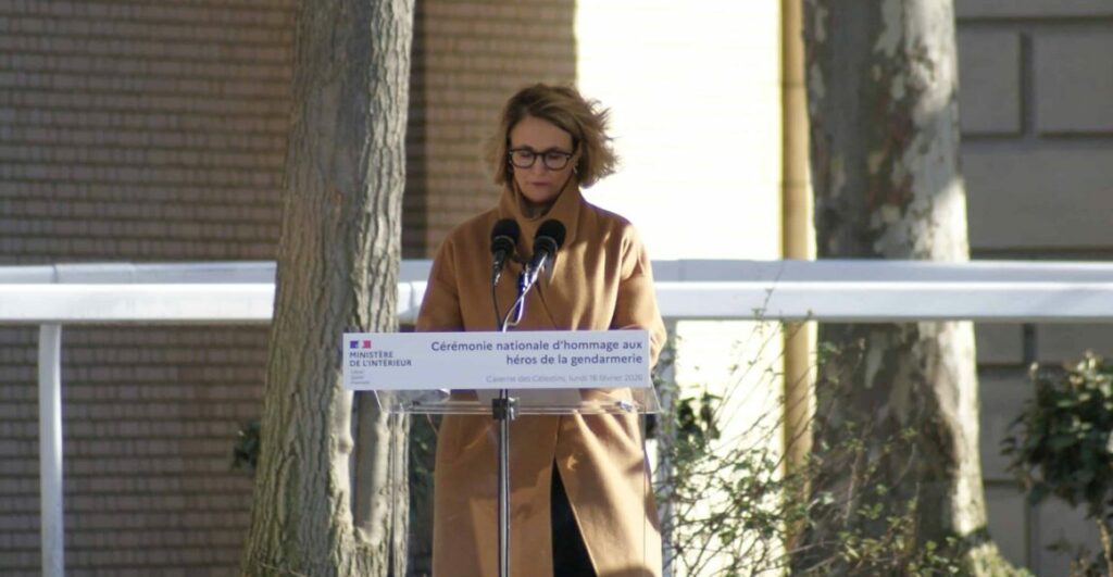 La ministre déléguée auprès du ministre de l'Intérieur, Marie-Pierre Vedrenne, a présidé la cérémonie nationale d'hommage aux héros de la Gendarmerie, lundi 16 février 2026, au Quartier des Célestins, à Paris. (Photo: A.Naime / L'Essor)