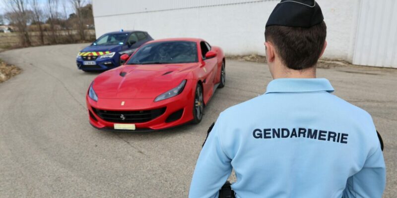 L'équipe rapide d'intervention (ERI) d'Orange a pu intercepter la Ferrari qui circulait en très grand excès de vitesse. (Photo: Gendarmerie de Vaucluse)