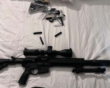 Des armes ont également été découvertes par les enquêteurs de l'OCLTI lors des perquisitions pour démanteler ce vaste réseau de fraude sociale. (PH: GENDARMERIE NATIONALE)