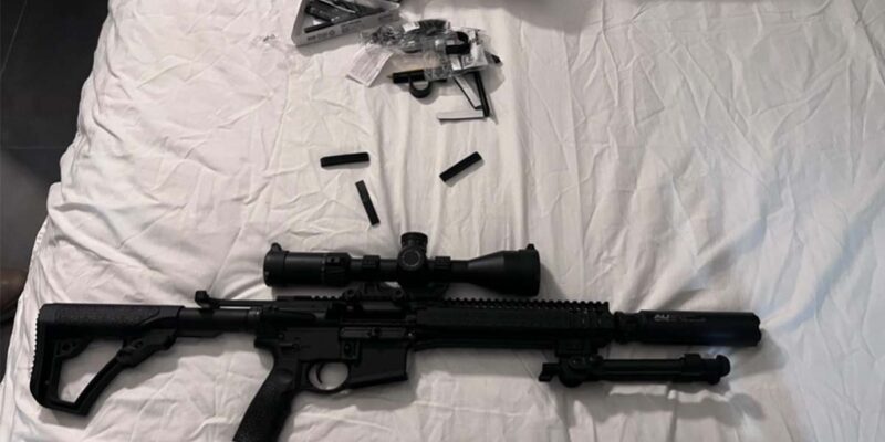 Des armes ont également été découvertes par les enquêteurs de l'OCLTI lors des perquisitions pour démanteler ce vaste réseau de fraude sociale. (PH: GENDARMERIE NATIONALE)