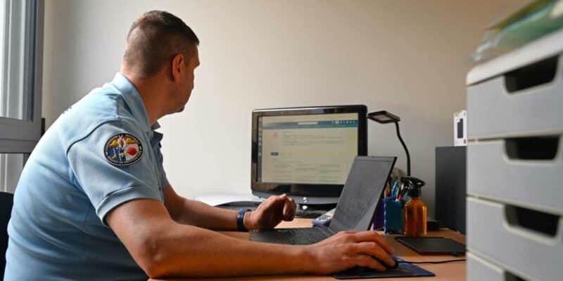 Ce système, mis en place au sein du ministère des Armées et confié à la DRSD, permettra de mettre en relation plusieurs fichiers (FPR, TAJ, ...) notamment en vue d'effectuer les vérifications et enquêtes administratives. Les gendarmeries spécialisées œuvrant au sein des Armées pourront également y accéder. (Photo d'illustration: L.Picard / L'Essor)