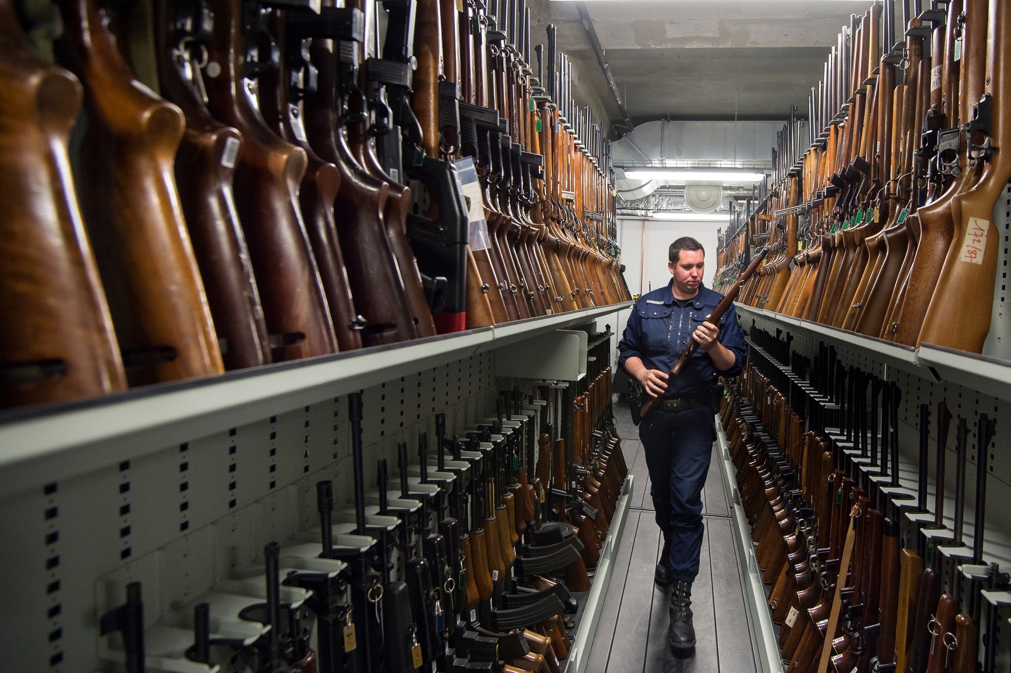 Des lacunes dans les contrôles des détenteurs d&rsquo;armes relevées par la Cour des comptes