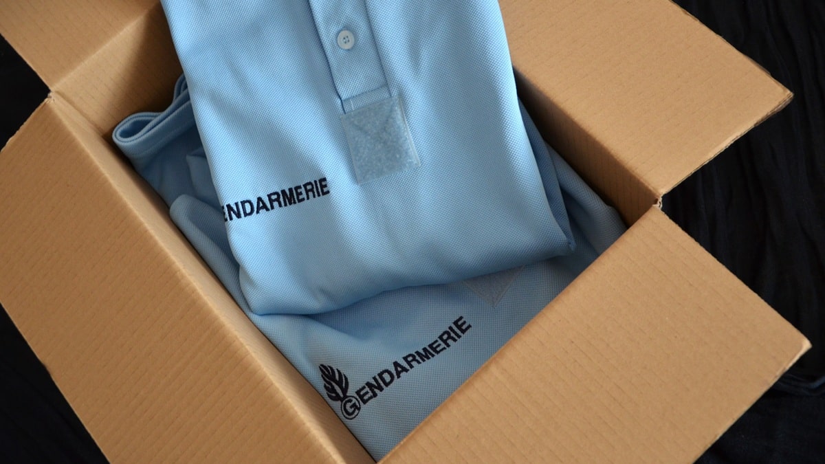 Deux hommes, dont un ancien gendarme, mis en examen après des propos racistes en uniforme lors d&rsquo;une soirée