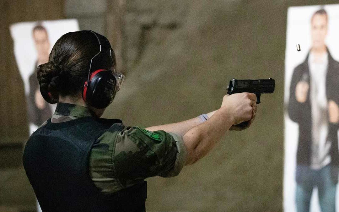 Landes : une jeune gendarme tire sur un homme violent armé d&rsquo;un couteau