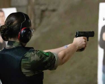 Les gendarmes sont formés à l'usage des armes des le début de leur scolarité en école de gendarmerie. (Photo d'illustration: EG Chateaulin)