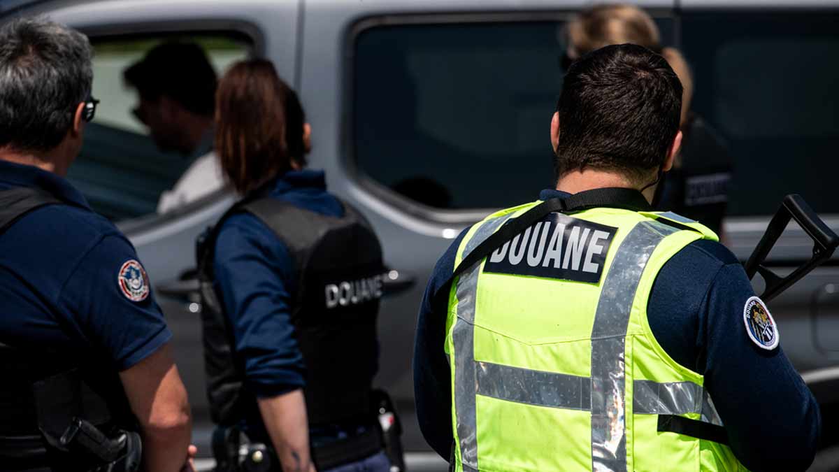 <i class='fa fa-lock' aria-hidden='true'></i> Prérogatives de contrôle : les syndicats douaniers refusent que leur rôle soit confié aux gendarmes et aux policiers <i class='fa fa-lock' aria-hidden='true'></i> Prérogatives de contrôle : les syndicats douaniers refusent que leur rôle soit confié aux gendarmes et aux policiers