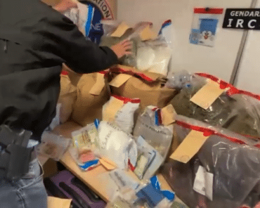 Saisie réalisée à Dijon, après le démantèlement du réseau "Doraemon", qui opérait en ligne sur le dark web. (Image: Gendarmerie)