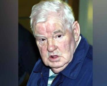 Emile Louis, ici lors de son procès en mars 2004, aurait dissimulé les restes de ses victimes dans un bois de l'Yonne. Les recherches se poursuivent. (Photo: WikimediaCommons - assemblage: L'Essor)