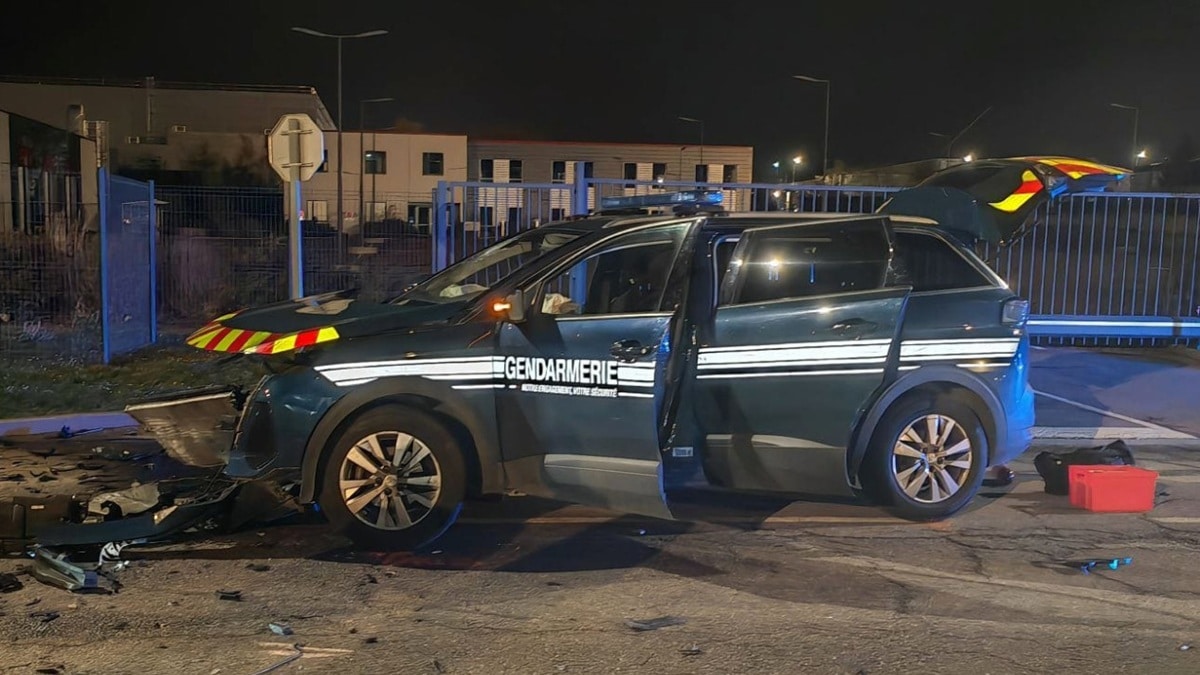 <i class='fa fa-lock' aria-hidden='true'></i> Vol de carburant, refus d’obtempérer et gendarmes blessés en Moselle: un homme condamné à deux ans de prison <i class='fa fa-lock' aria-hidden='true'></i> Vol de carburant, refus d’obtempérer et gendarmes blessés en Moselle: un homme condamné à deux ans de prison