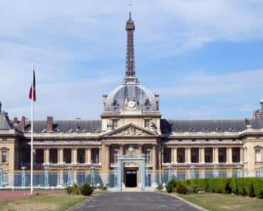 L'Ecole militaire, en face du Champ de Mars à Paris, abrite notamment les instituts des hautes études, comme l'IHEDN et l'IHEMI. (photo d'illustration: Girolame / WikimediaCommons)