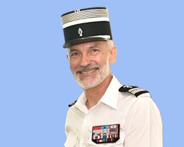 À 58 ans, le colonel Jean Hérault-Munière, nommé général, va prendre le commandement de la Gendarmerie maritime. (Photo: JHM/LinkedIn - assemblage L'Essor)