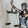 Condamné en première instance à 30 ans de réclusion criminelle, l'homme responsable de la mort de la gendarme Mélanie Lemée est à nouveau jugé du 1er au 10 juin 2026 en appel. (Photo d'illustration: Tingey-injury-law-firm/Unsplash)