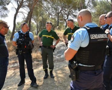 Régulièrement, gendarmes et agents des Offices nationaux des forêts (ONF) et de la biodiversité (OFB), mènent des opérations coordonnées de contrôle sur les secteurs les plus sensibles aux risques de feux. (Photo: L.Picard / L'Essor)