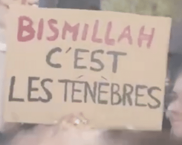 Pancarte lors d'une manifestation lycéenne à Paris en octobre 2026
