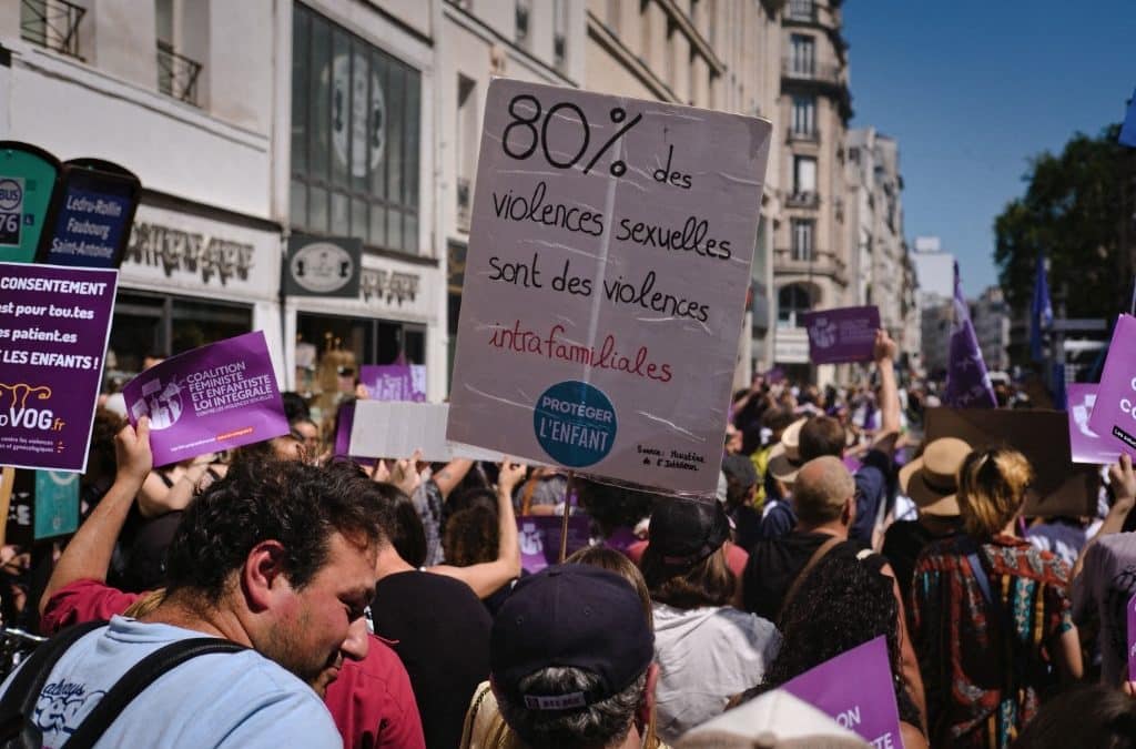 Violences sexuelles et sexistes, violences intrafamiliales : les grandes absentes du rapport d&rsquo;Anne-Laure Blin sur le PLF 2027